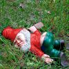 1pc Drunken Garden Gnome Statue, 5.91inch Resin Garden Gnome Crafts, Garden Decoration, Creative Garden Statue Decor, Weatherproof Funny Garden Gnome